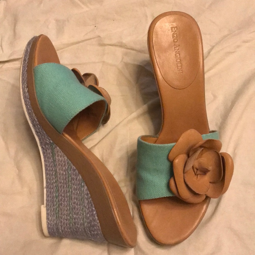 Floral embellished wedge shoes